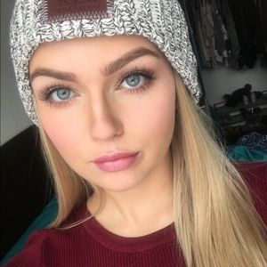 Meet your Posher, Caitlin